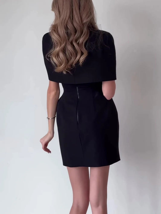 Robe Cintrée et Cape Courte Assortie